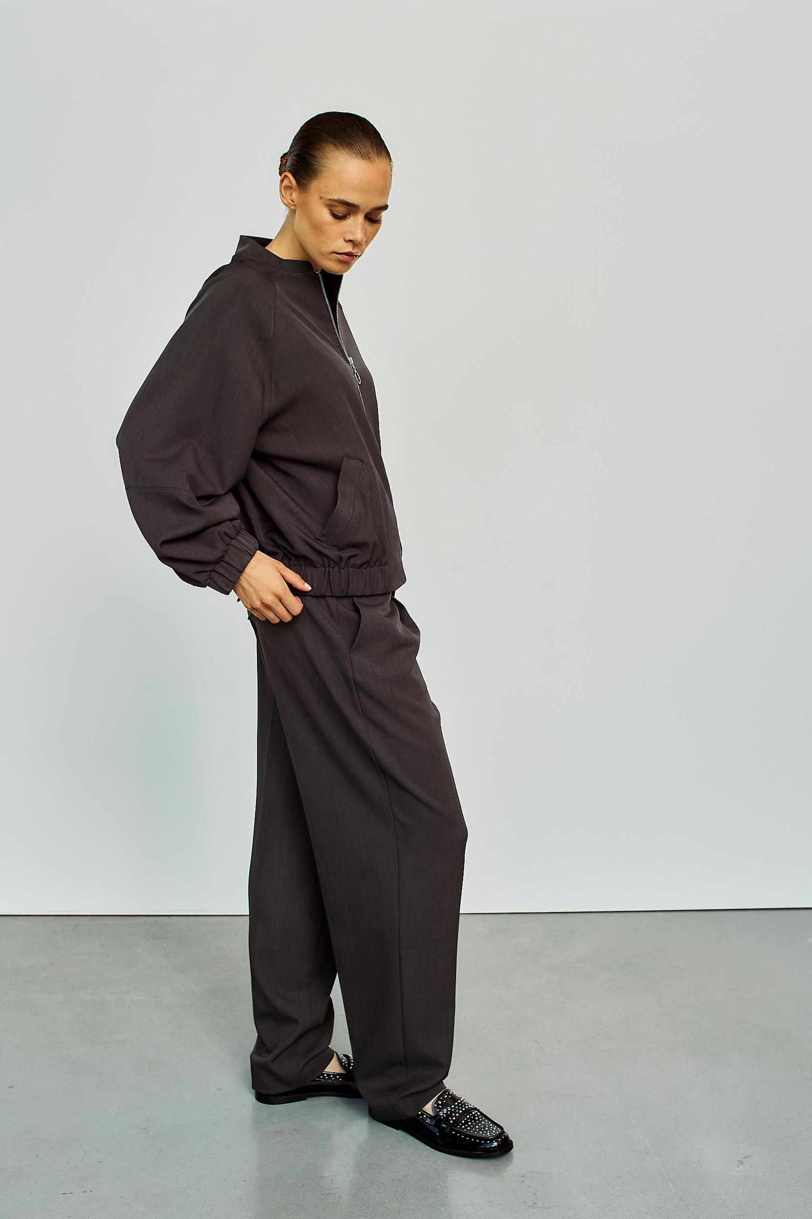 https://content.storeinfo.nl/applicatie/img/978/20250316135636_1989983_WblvanillaTailoredPantBomberJacketRavenMelange11.jpg