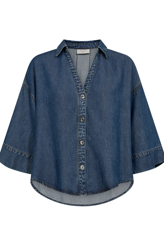 https://content.storeinfo.nl/applicatie/img/978/20260329141241_2405036_packshot22078431155Front1FQMILOSHIRTMediumBlueDenim.jpg