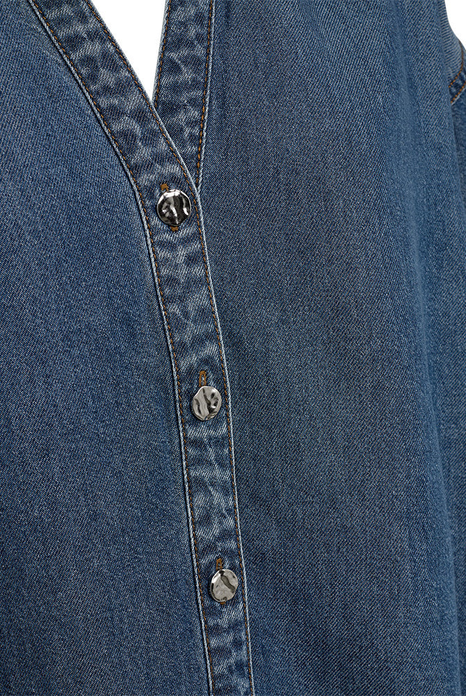 https://content.storeinfo.nl/applicatie/img/978/20260329141248_2400470_packshot22078431155Details1FQMILOSHIRTMediumBlueDenim.jpg