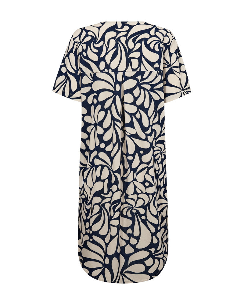 https://content.storeinfo.nl/applicatie/img/978/20260419132945_3272986_packshot22076777275Back1FQFLOIDRESSNavyBlazerw.Moonbeam.jpg