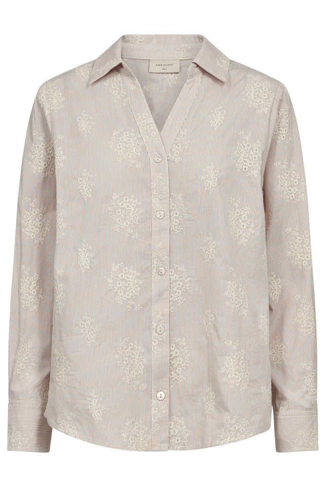 https://content.storeinfo.nl/applicatie/img/978/20260419134900_3276110_packshot22081041199Front1FQLELASHIRTBrilliantWhitew.Moonbeam.jpg