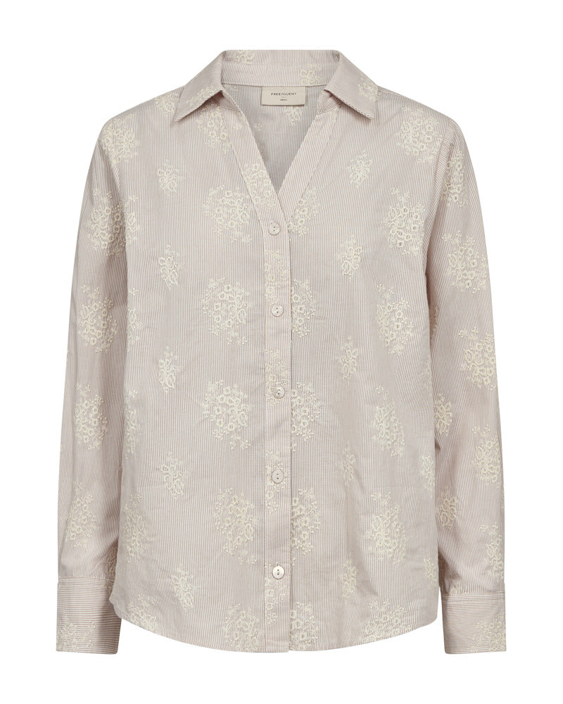 https://content.storeinfo.nl/applicatie/img/978/20260419134900_3276110_packshot22081041199Front1FQLELASHIRTBrilliantWhitew.Moonbeam.jpg