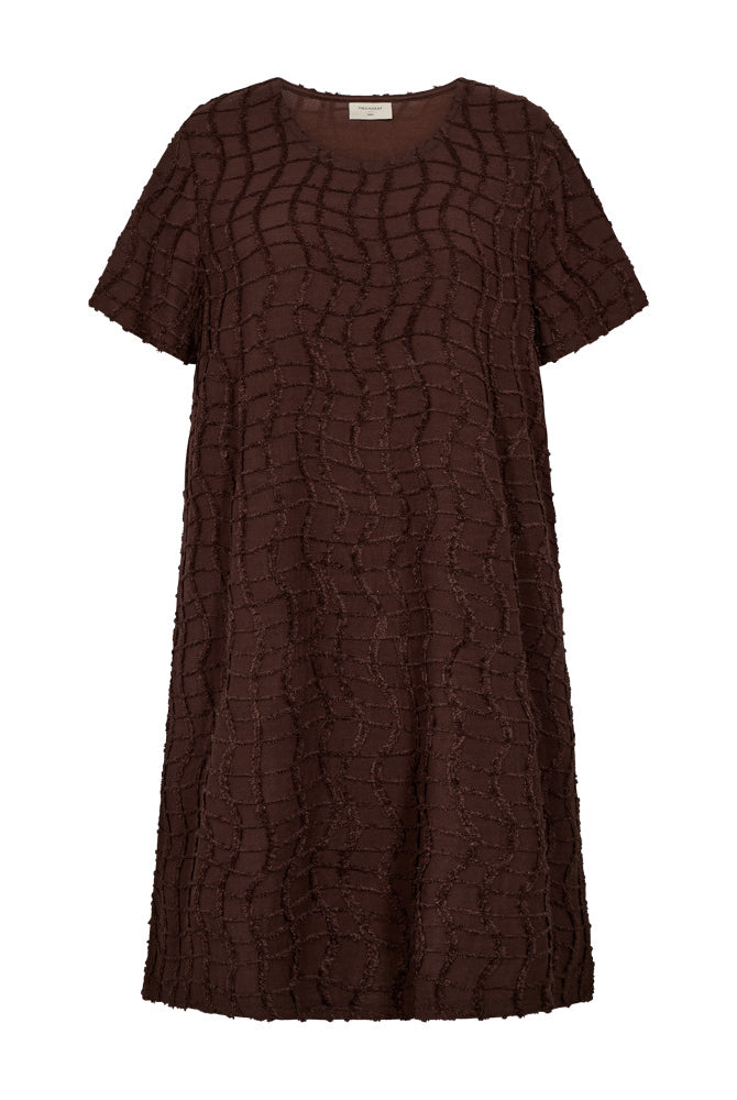 https://content.storeinfo.nl/applicatie/img/978/20260503163358_3860164_208162FQALFIDRESSCoffeeBeanDonkerbruinFreequent1.jpg