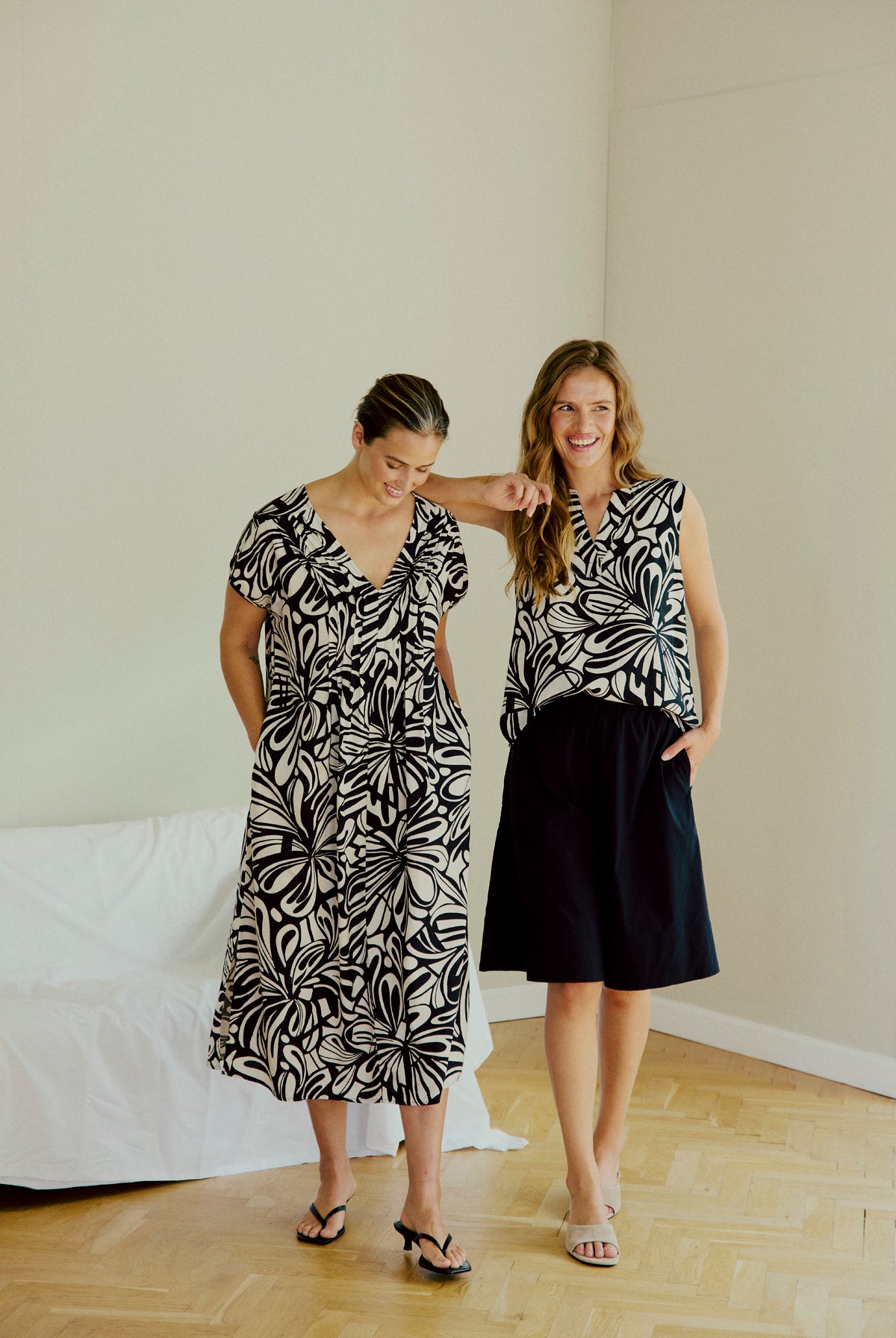 https://content.storeinfo.nl/applicatie/img/978/20260503163749_3849301_208037FQFLOIDRESSBlackwithMoonbeamZwartFreequent2.jpg