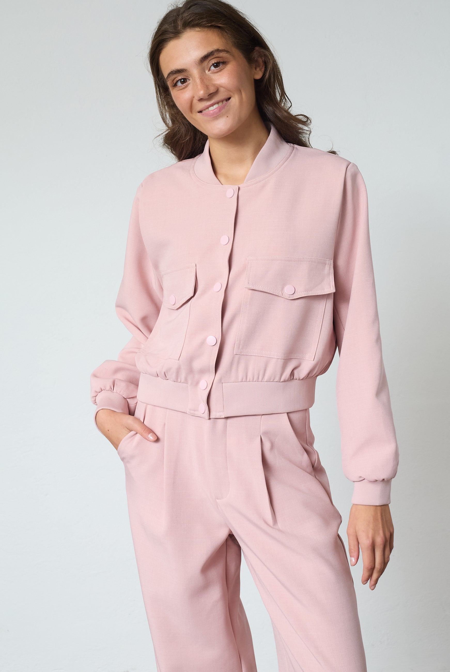 https://content.storeinfo.nl/applicatie/img/978/20260503165859_3855019_19056GARWINJA20mauveLICHTROZESistersPoint1.jpg