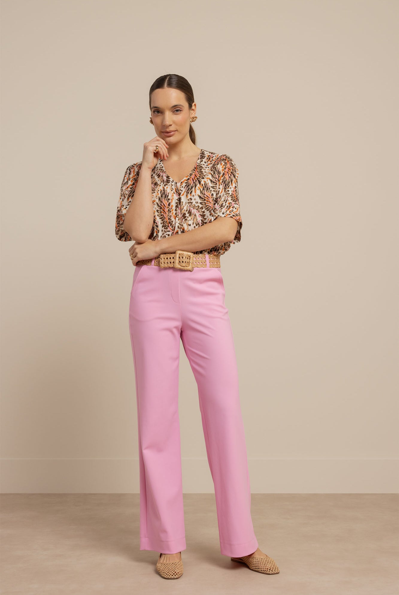 https://content.storeinfo.nl/applicatie/img/978/20260505211501_1228697_StudioAnneloesMarilontrouserspoppinkroze138512.jpg