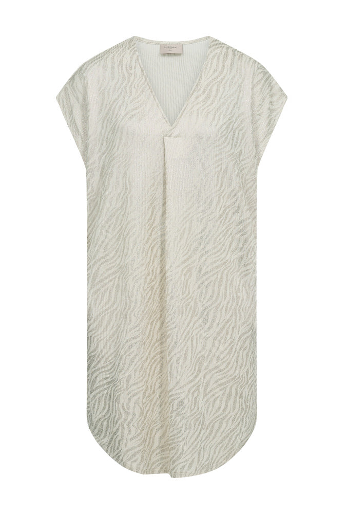 https://content.storeinfo.nl/applicatie/img/978/20260510170323_658975_208032FQMATTERDRESSMoonbeambeigeFreequent1.jpg
