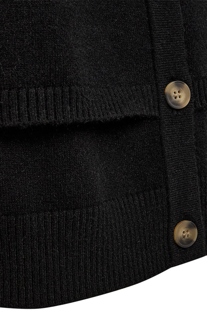 https://content.storeinfo.nl/applicatie/img/978/20260718152429_279143_packshot22114721000Details1FQCAPPACARDIGANBlack.jpg