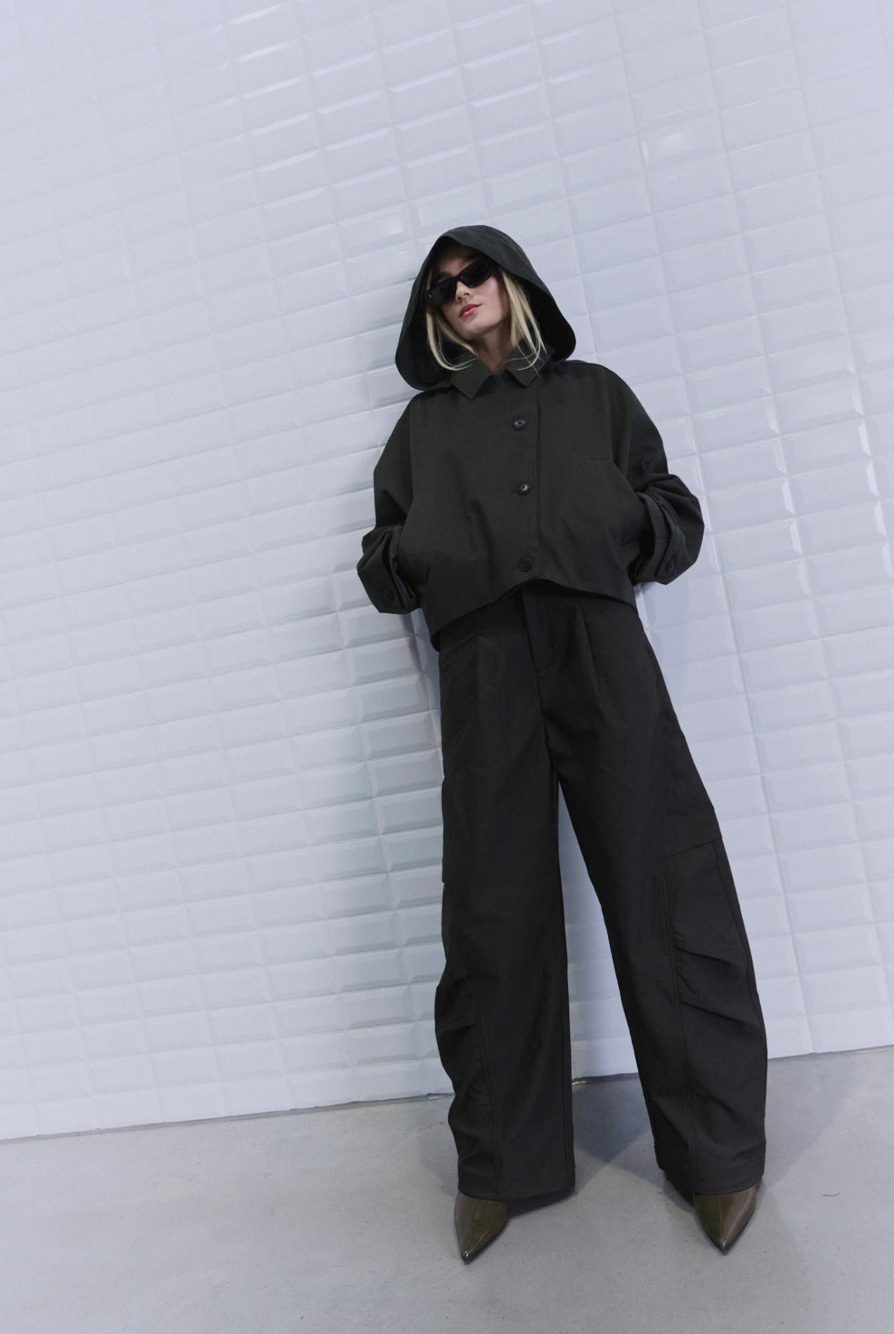 https://content.storeinfo.nl/applicatie/img/978/20260804104946_1987100_WBLALAIAHOODEDJACKETDarkGreen17.jpg