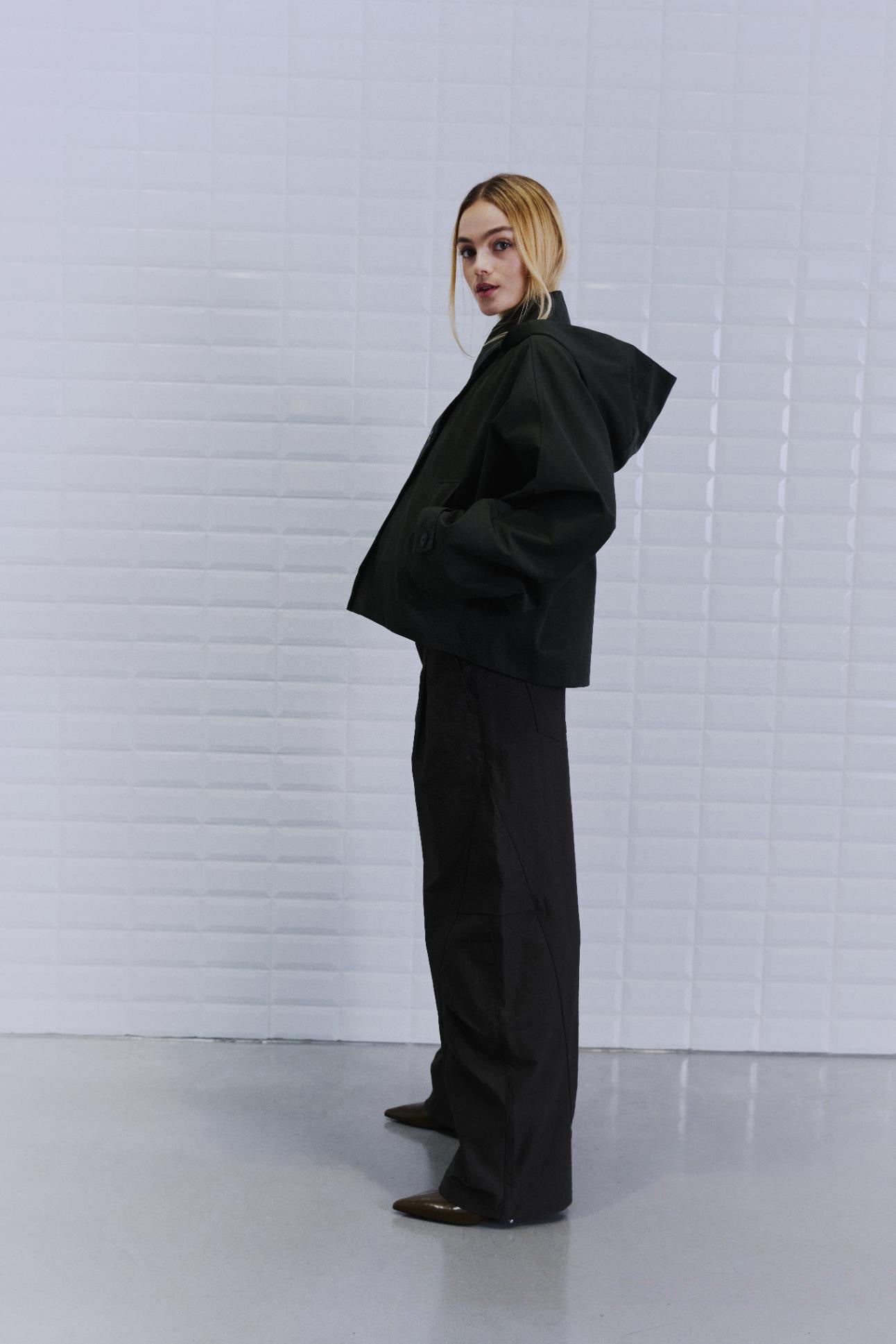 https://content.storeinfo.nl/applicatie/img/978/20260804105012_1986984_WBLALAIAHOODEDJACKETDarkGreen7.jpg
