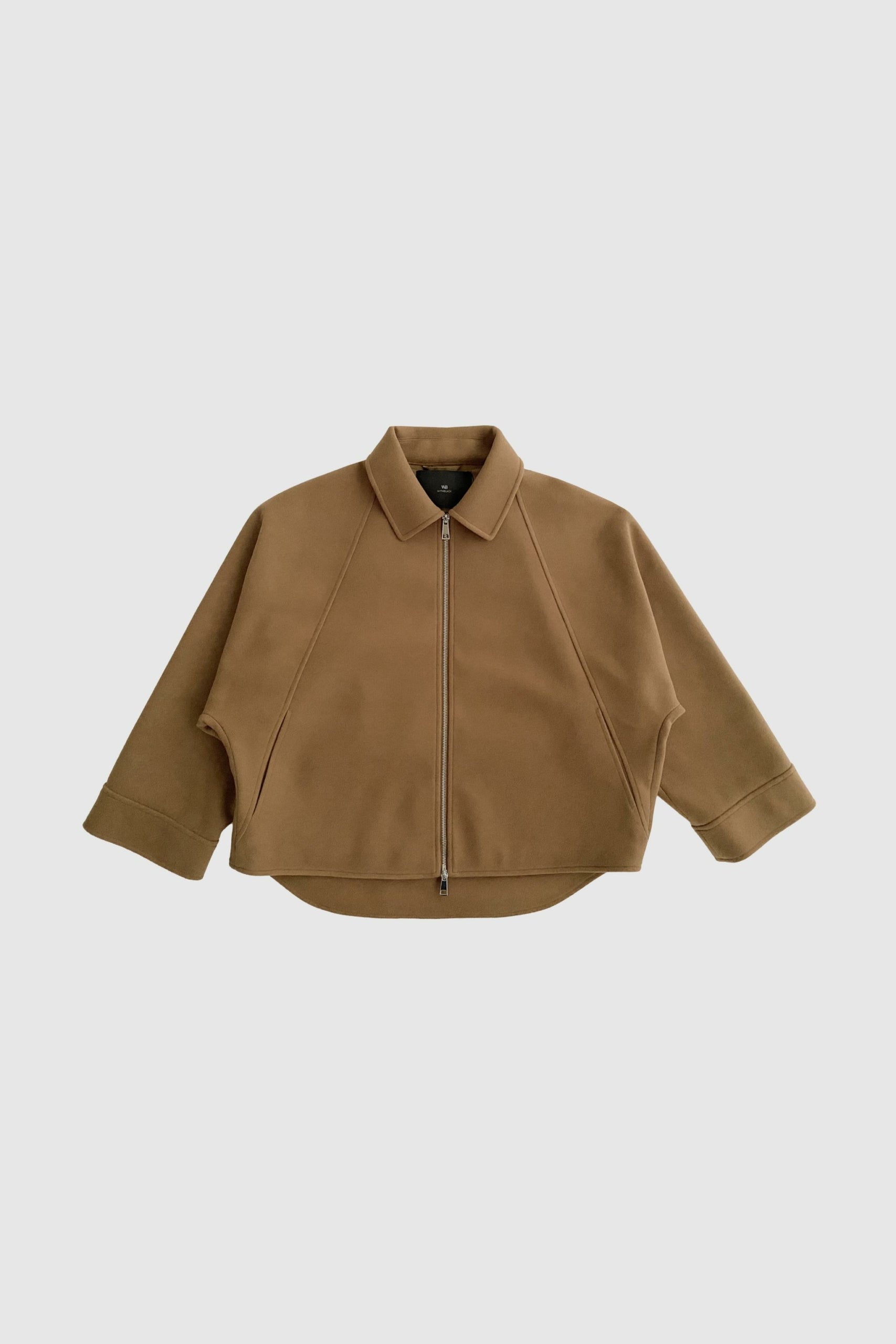 https://content.storeinfo.nl/applicatie/img/978/20260804111930_1986747_WbljackieBatsleeveJacketCamelscaled.jpg