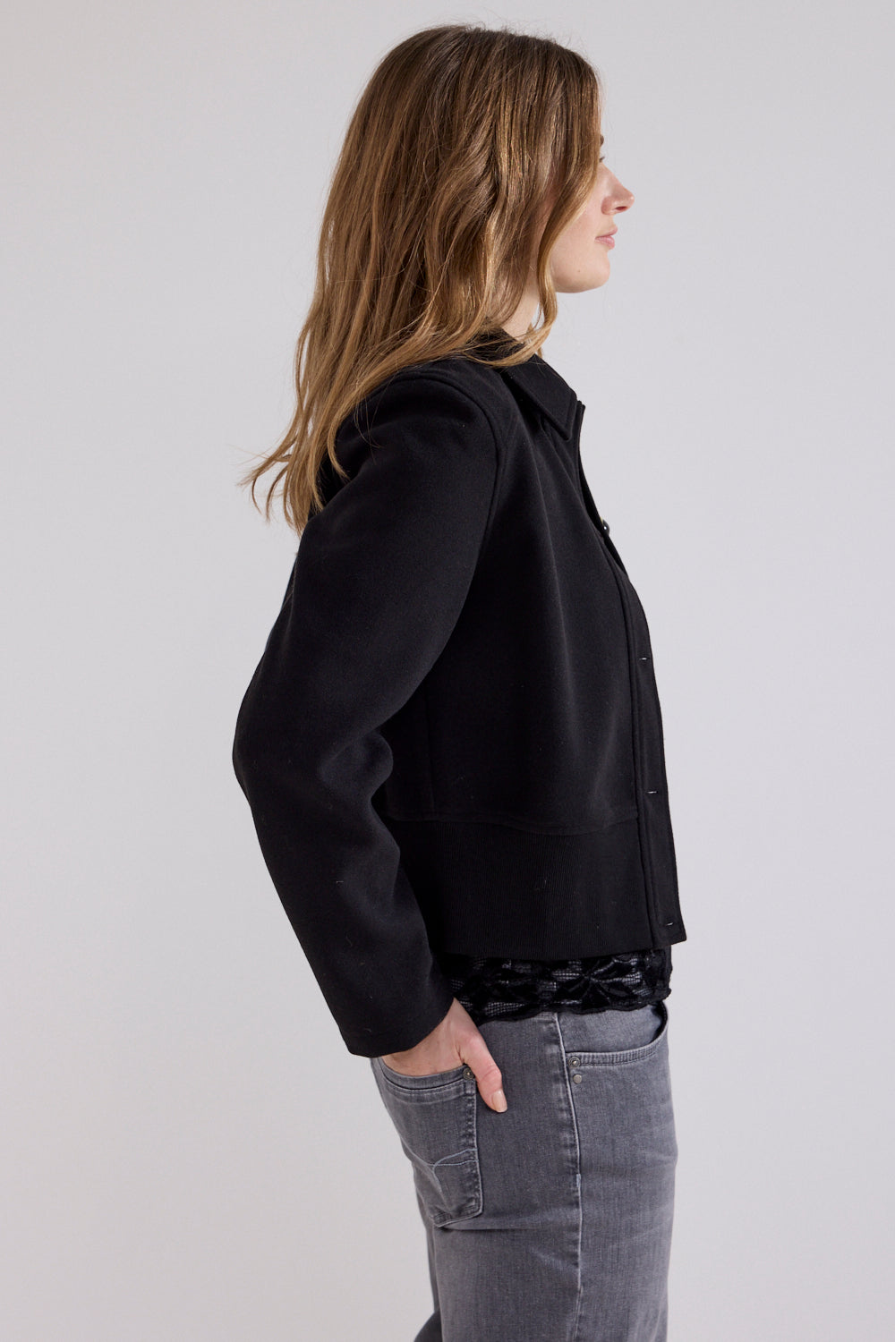 https://content.storeinfo.nl/applicatie/img/978/20260821174129_901423_Tramontanajacketribbottomblack2.jpg