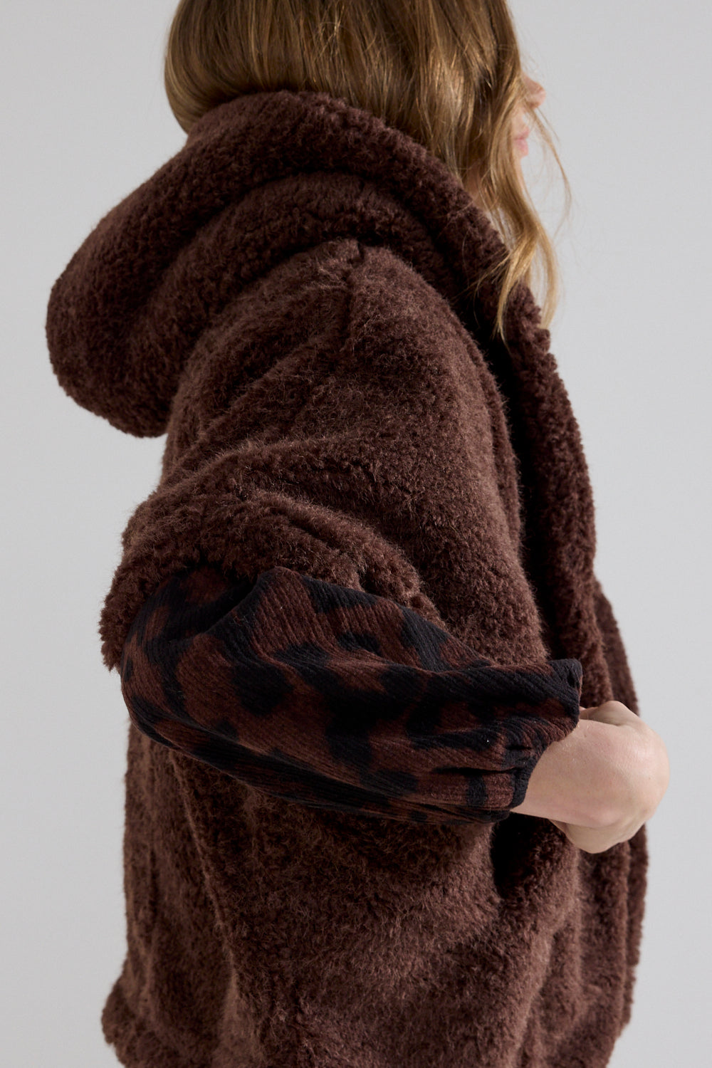 https://content.storeinfo.nl/applicatie/img/978/20260821174521_898677_Tramontanahoodedcapefaucfur3.jpg