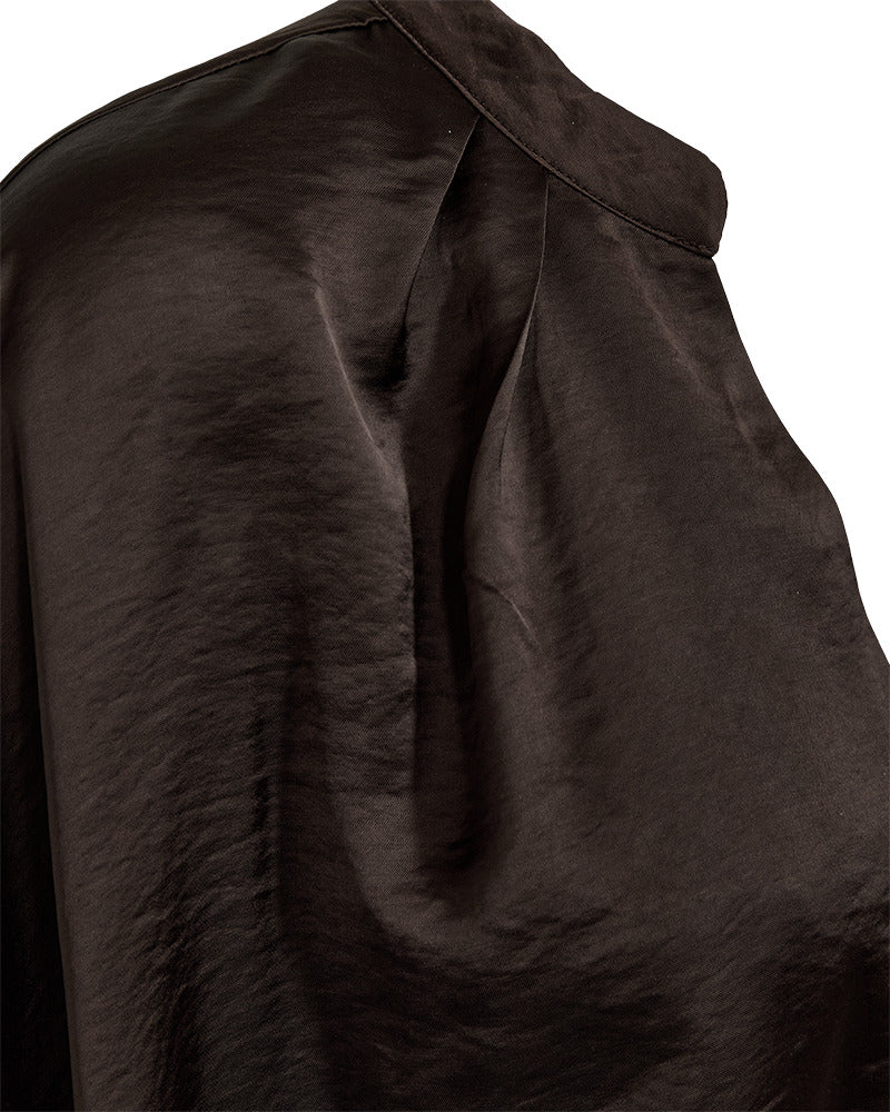 https://content.storeinfo.nl/applicatie/img/978/20260823150606_447891_packshot22118462467Details1FQDOVEBLOUSEMole.jpg
