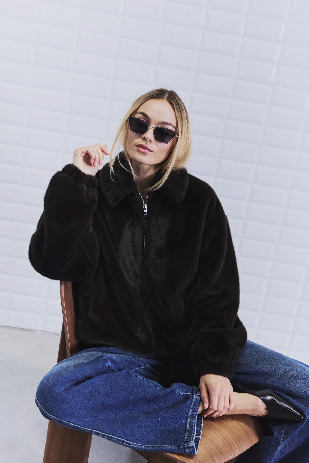 https://content.storeinfo.nl/applicatie/img/978/20260902152456_1260887_WblnohrFauxFurJacketDarkBrown1.jpg