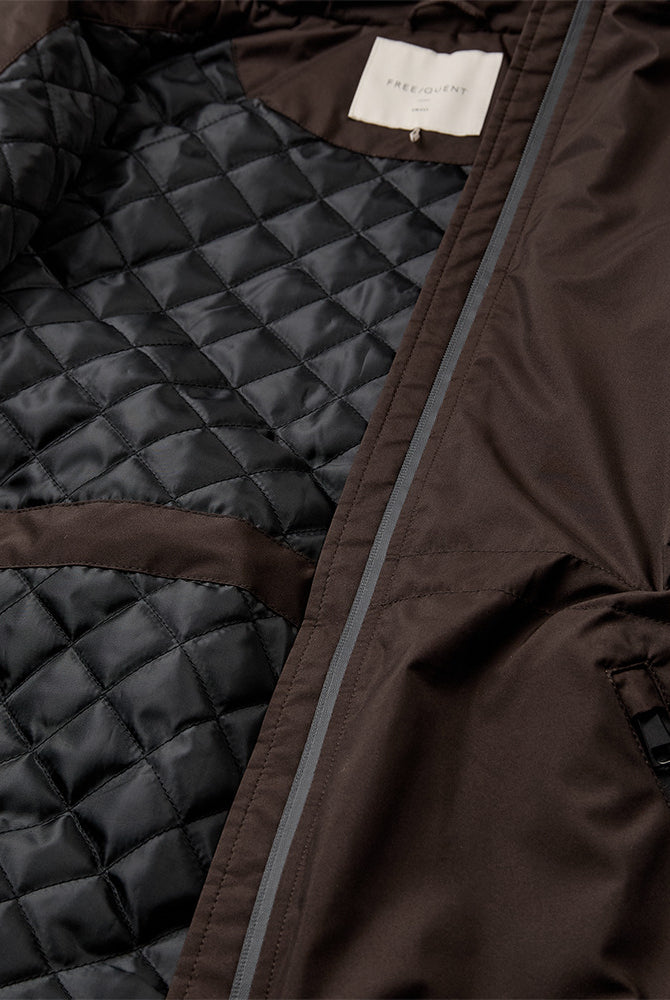 https://content.storeinfo.nl/applicatie/img/978/20260904131407_948036_packshot22117112467Details1FQDEANJACKETMole.jpg