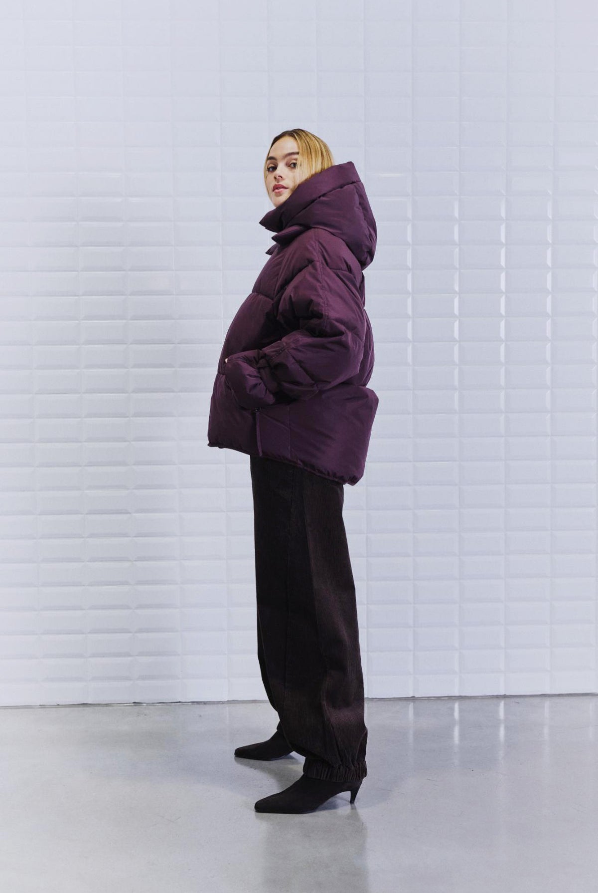 https://content.storeinfo.nl/applicatie/img/978/20260910152821_2171952_WblkylieRealDownJacketWindsorWine5.jpg
