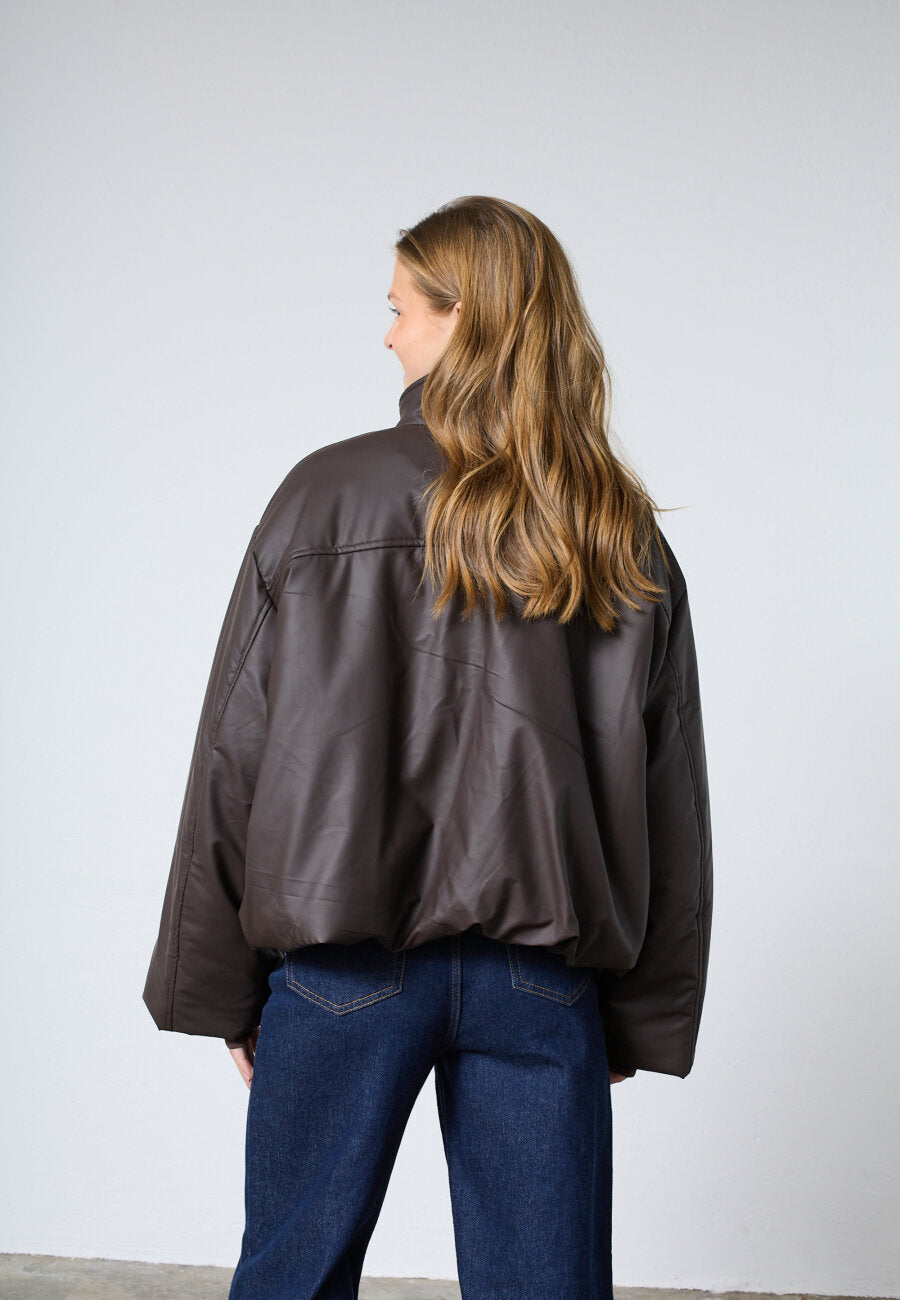https://content.storeinfo.nl/applicatie/img/978/20260913143922_2983844_10dinitrishort.ja900x1300c4.jpg