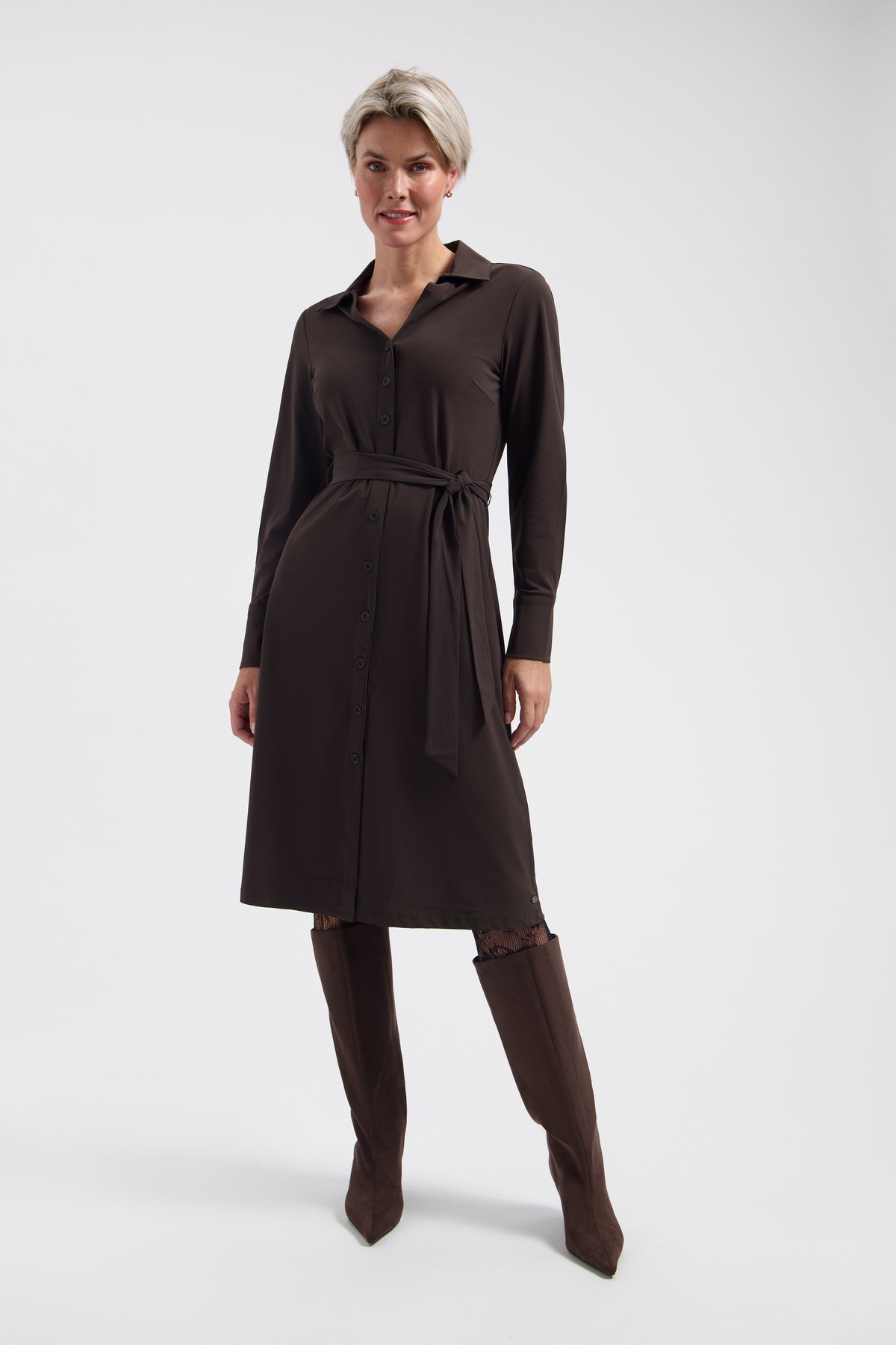 https://content.storeinfo.nl/applicatie/img/978/20260913161857_2994372_DanieDarkBrownFullbody3.jpg