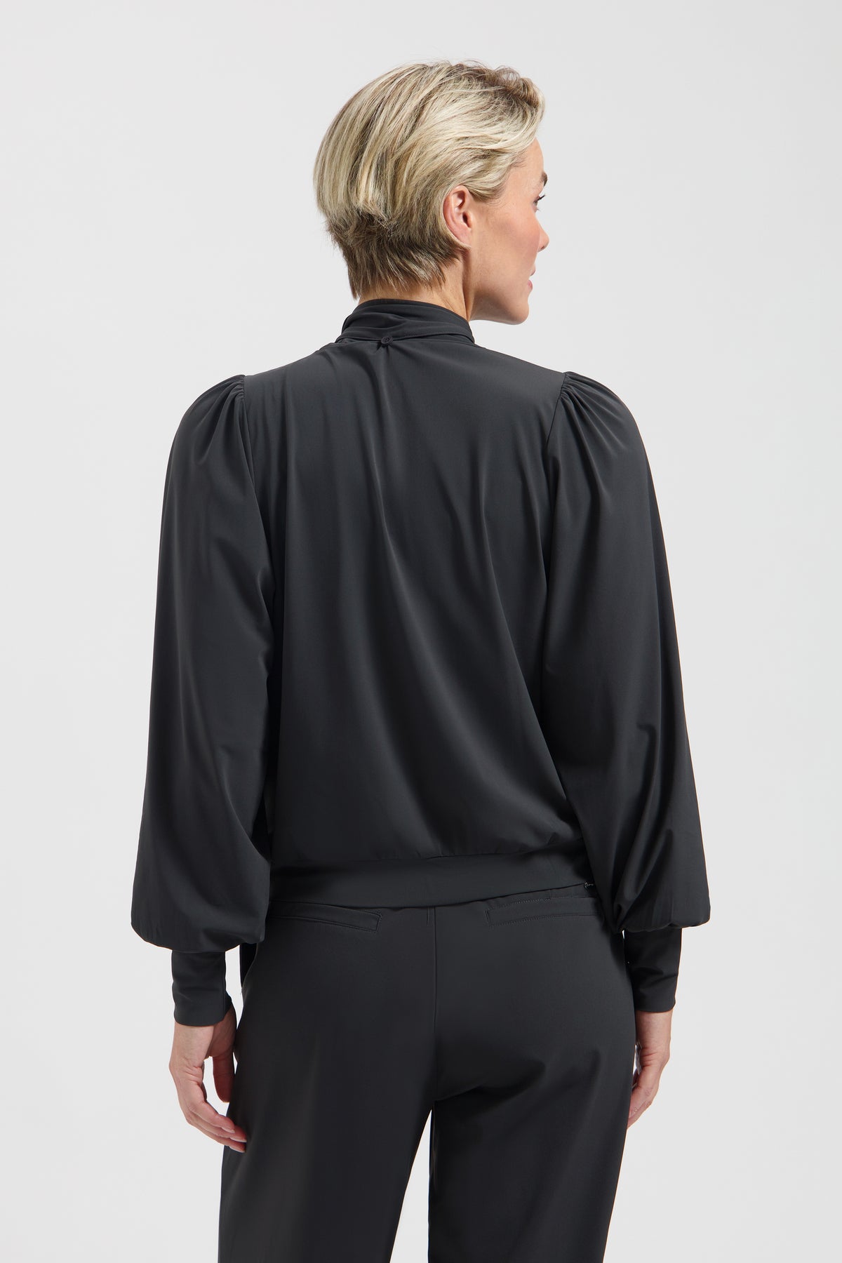 https://content.storeinfo.nl/applicatie/img/978/20261003135128_3116783_HarlowEliotLacyTopJpgHighres5.jpg