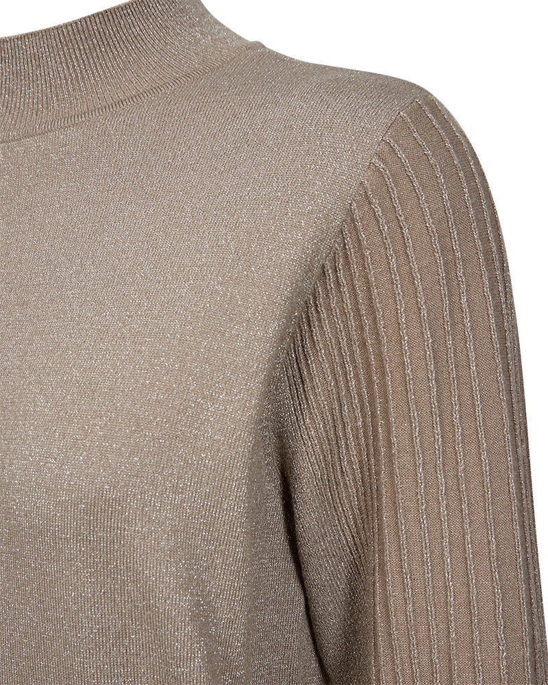 https://content.storeinfo.nl/applicatie/img/978/20261010113626_1996887_packshot22074398343Details1FQBISOLO-PULLOVER-Desert-Taupe.jpg