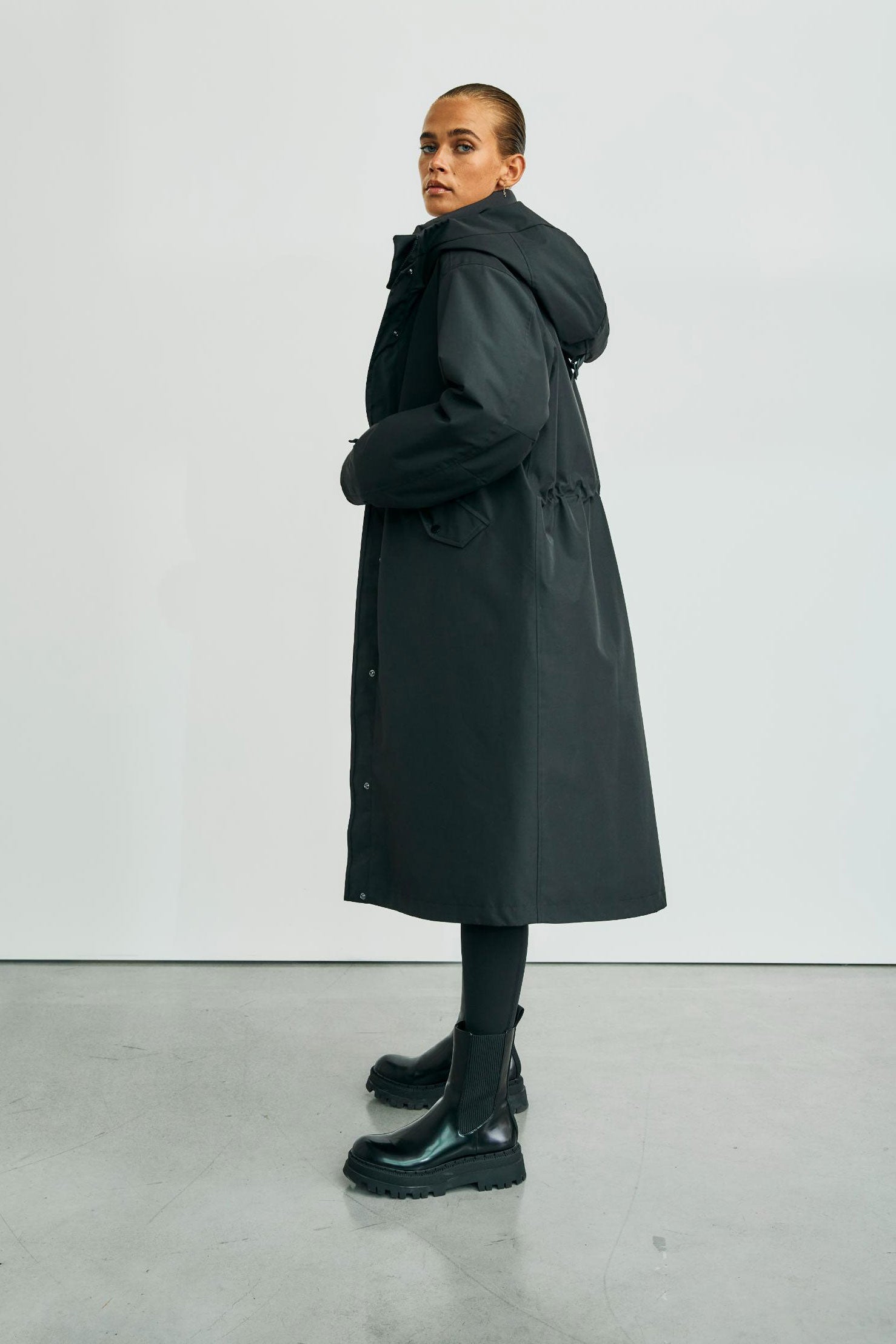 https://content.storeinfo.nl/applicatie/img/978/20241030142307_2307541_WblbrooklynfunctionparkaBlack2.jpg