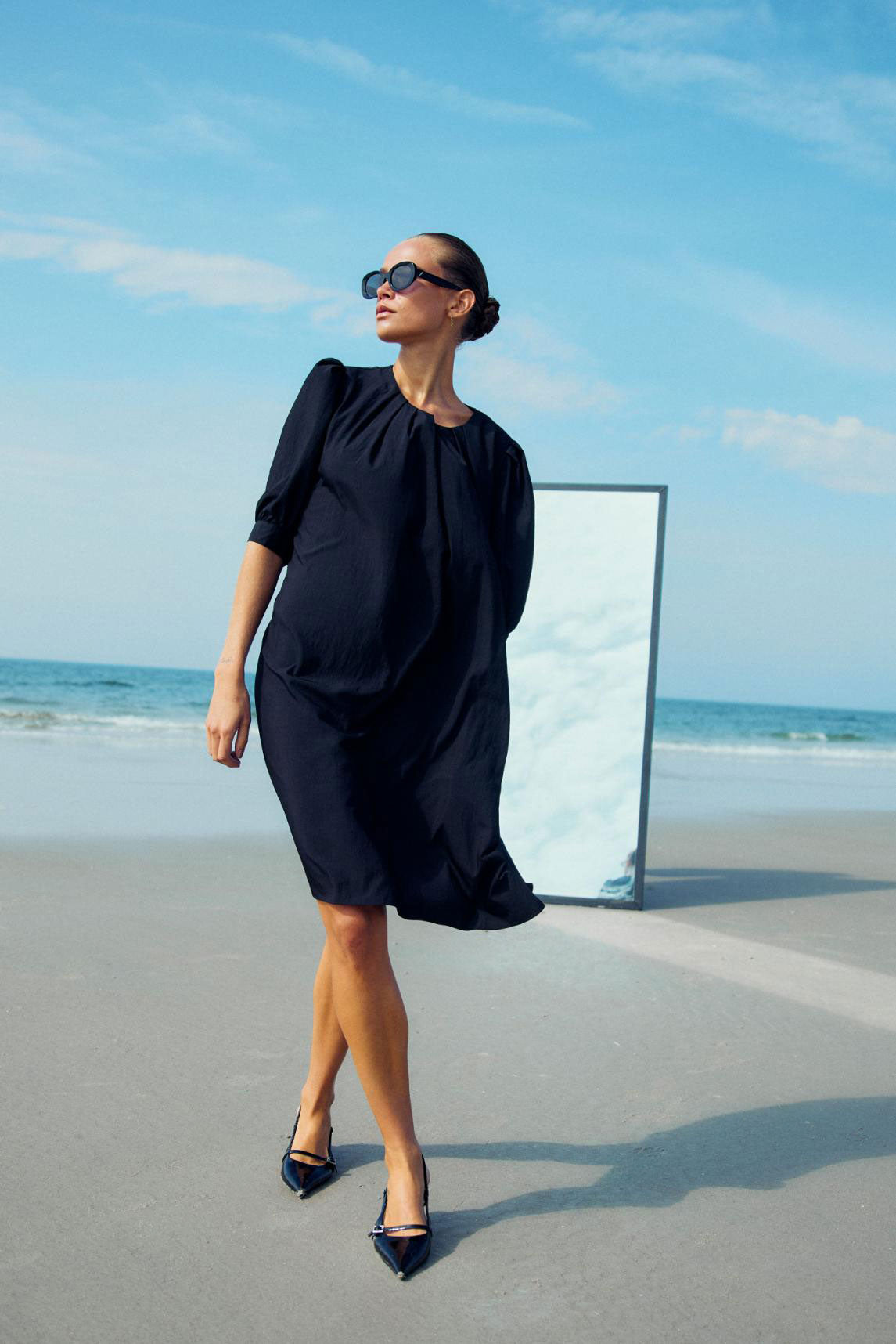 https://content.storeinfo.nl/applicatie/img/978/20250409125257_955848_WblgretaSSDressBlack1.jpg