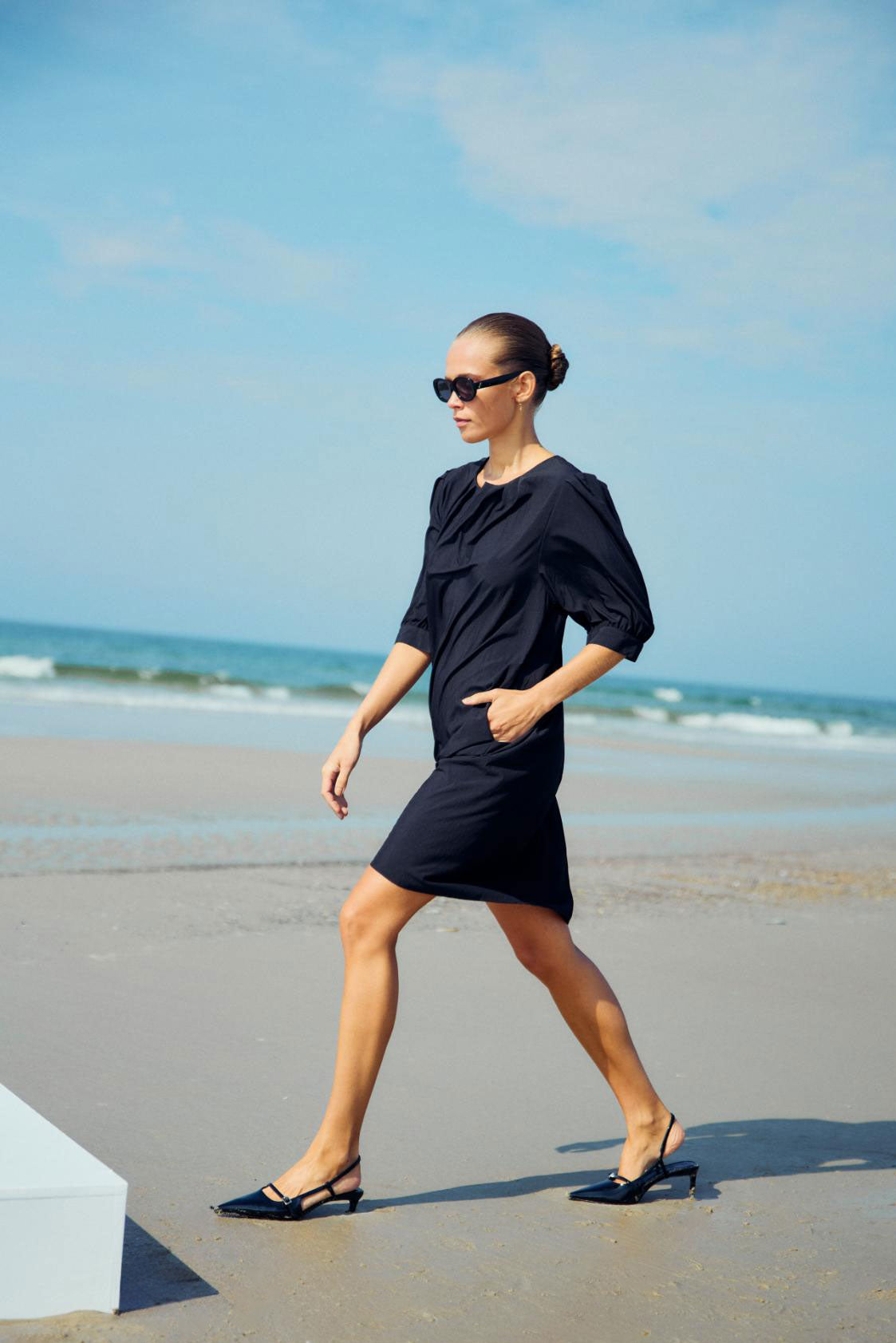https://content.storeinfo.nl/applicatie/img/978/20250409125312_959059_WblgretaSSDressBlack3.jpg