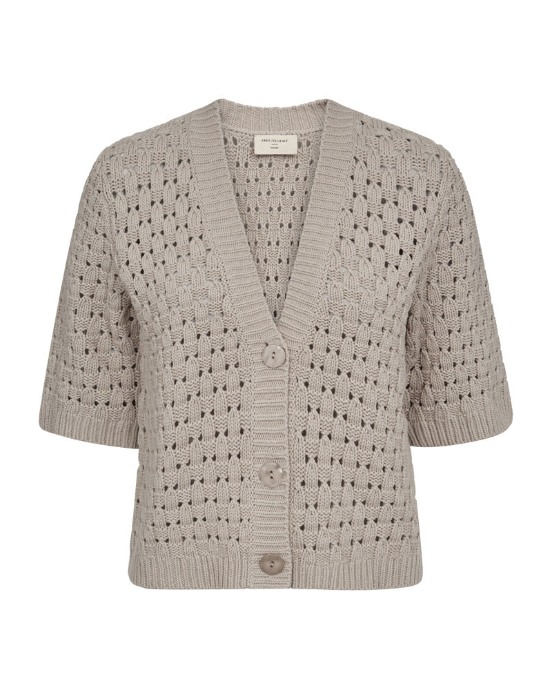 https://content.storeinfo.nl/applicatie/img/978/20250421133835_2536886_packshot22060687030Front1FQFLOTTACARDIGANSimplyTaupe.jpg