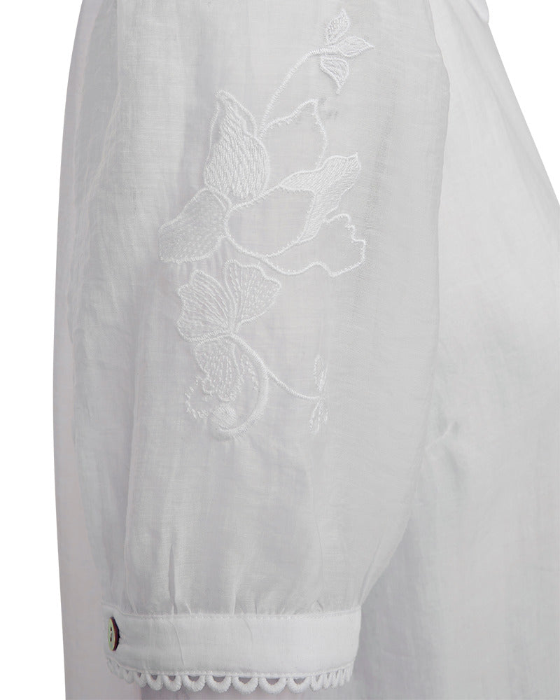 https://content.storeinfo.nl/applicatie/img/978/20250421135802_2541647_packshot22060628220Details1FQDIABLOUSEBrilliantwhite.jpg