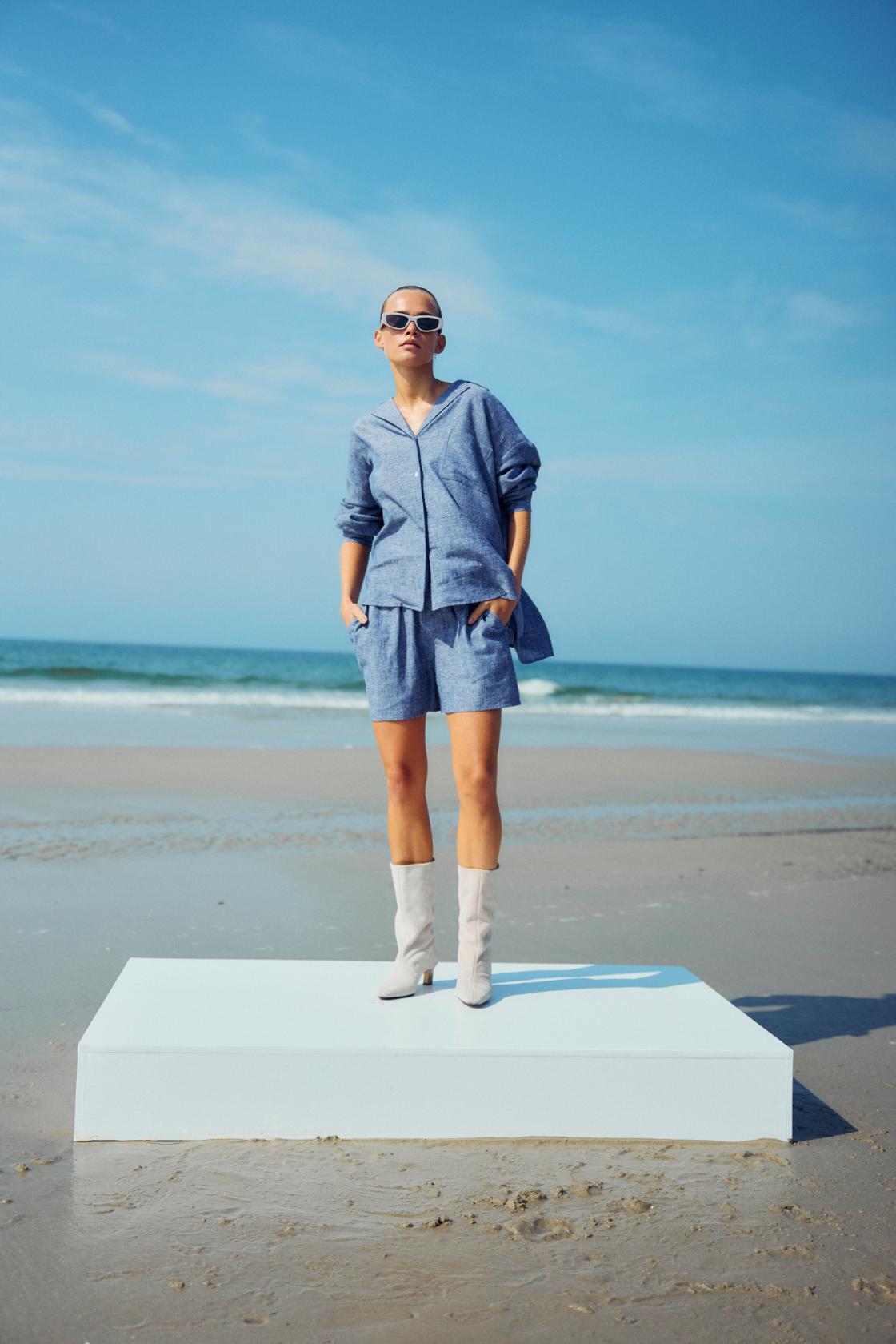 https://content.storeinfo.nl/applicatie/img/978/20250506172543_1014025_WblbrinaLsShirtChambreBlueWblbrinaShorts5.jpg