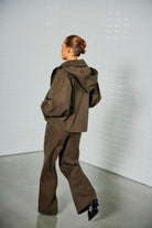 https://content.storeinfo.nl/applicatie/img/978/20250720145804_3814390_WblalaiaHoodedJacketMidnightGreenSteffiWidePantMidnightGreen4.jpg