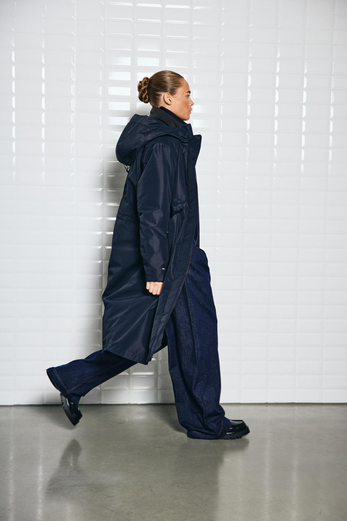 https://content.storeinfo.nl/applicatie/img/978/20250725111337_2717714_WblbrooklynFunctionParkaMidnightBlue41.jpg