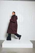 https://content.storeinfo.nl/applicatie/img/978/20250725111426_2718385_WblbrooklynFunctionParkaWindsorWine3.jpg