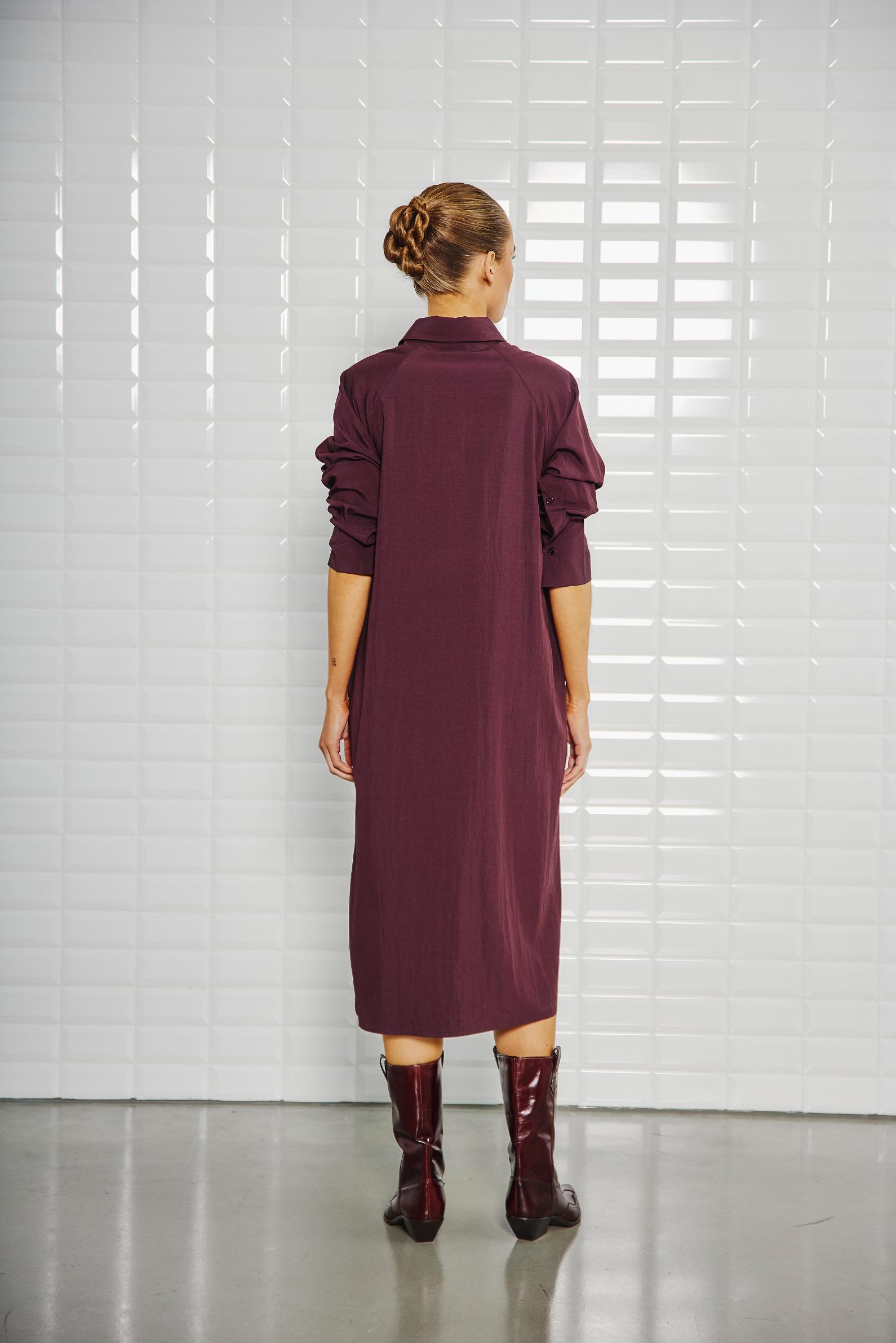 https://content.storeinfo.nl/applicatie/img/978/20250808112135_3366186_WbljolineLsMidiDressWindsorWine4.jpg