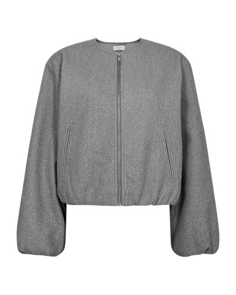 https://content.storeinfo.nl/applicatie/img/978/20250828163037_655412_packshot22072881040Front1FQYANNAJACKETMedGreyMelange.jpg