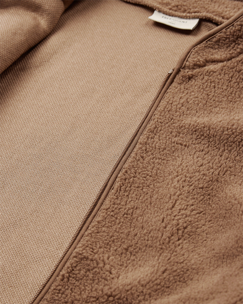 https://content.storeinfo.nl/applicatie/img/978/20250831134249_1449823_packshot22076398343Details1FQTEDDYJACKETDesertTaupe.jpg