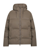 https://content.storeinfo.nl/applicatie/img/978/20250924111902_731155_packshot22065618348Front1FQRAINGOJACKETMorel.jpg