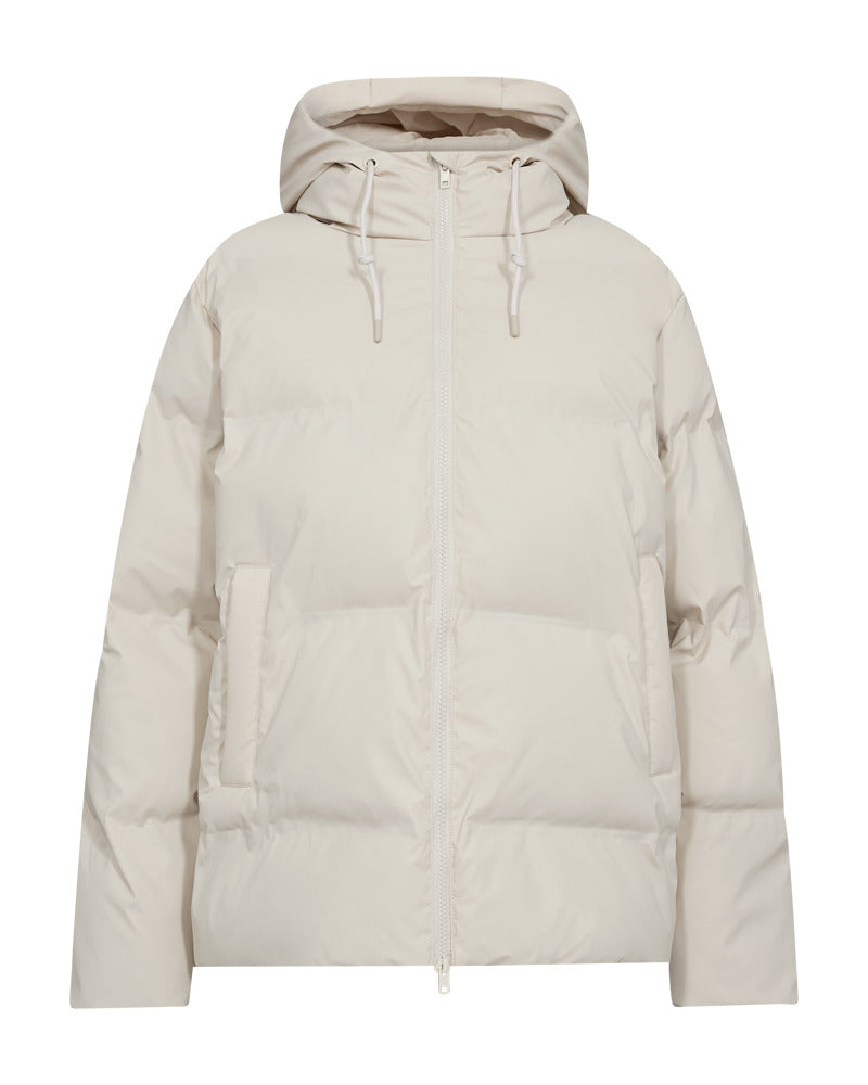 https://content.storeinfo.nl/applicatie/img/978/20250924121858_736306_packshot22065612080Front1FQRAINGOJACKETMoonbeam.jpg