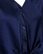 https://content.storeinfo.nl/applicatie/img/978/20251004153755_1774054_packshot22075798130Details1FQDOVEBLOUSEPatriotBlue.jpg