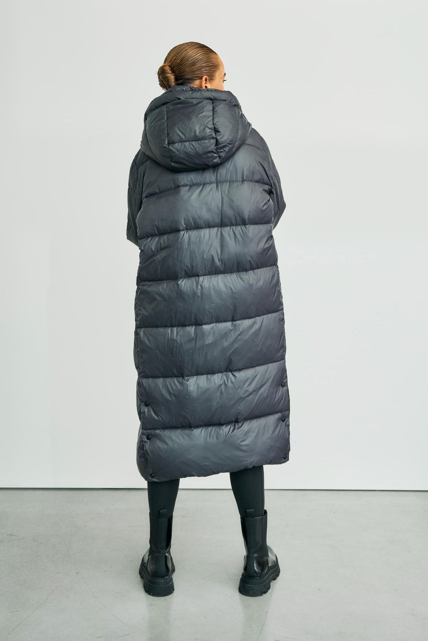 https://content.storeinfo.nl/applicatie/img/978/20251004163034_1774054_Wblpennydown20coattornadogrey33.jpg