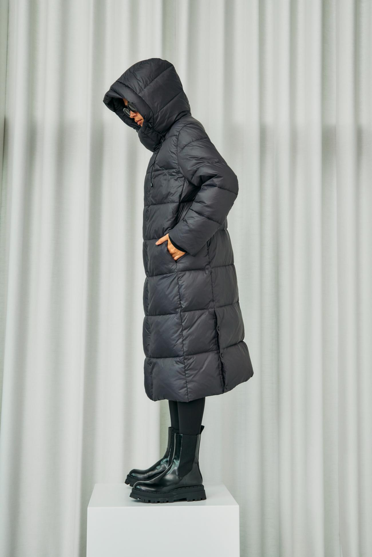 https://content.storeinfo.nl/applicatie/img/978/20251004163049_1779548_Wblpennydown20coattornadogrey53.jpg