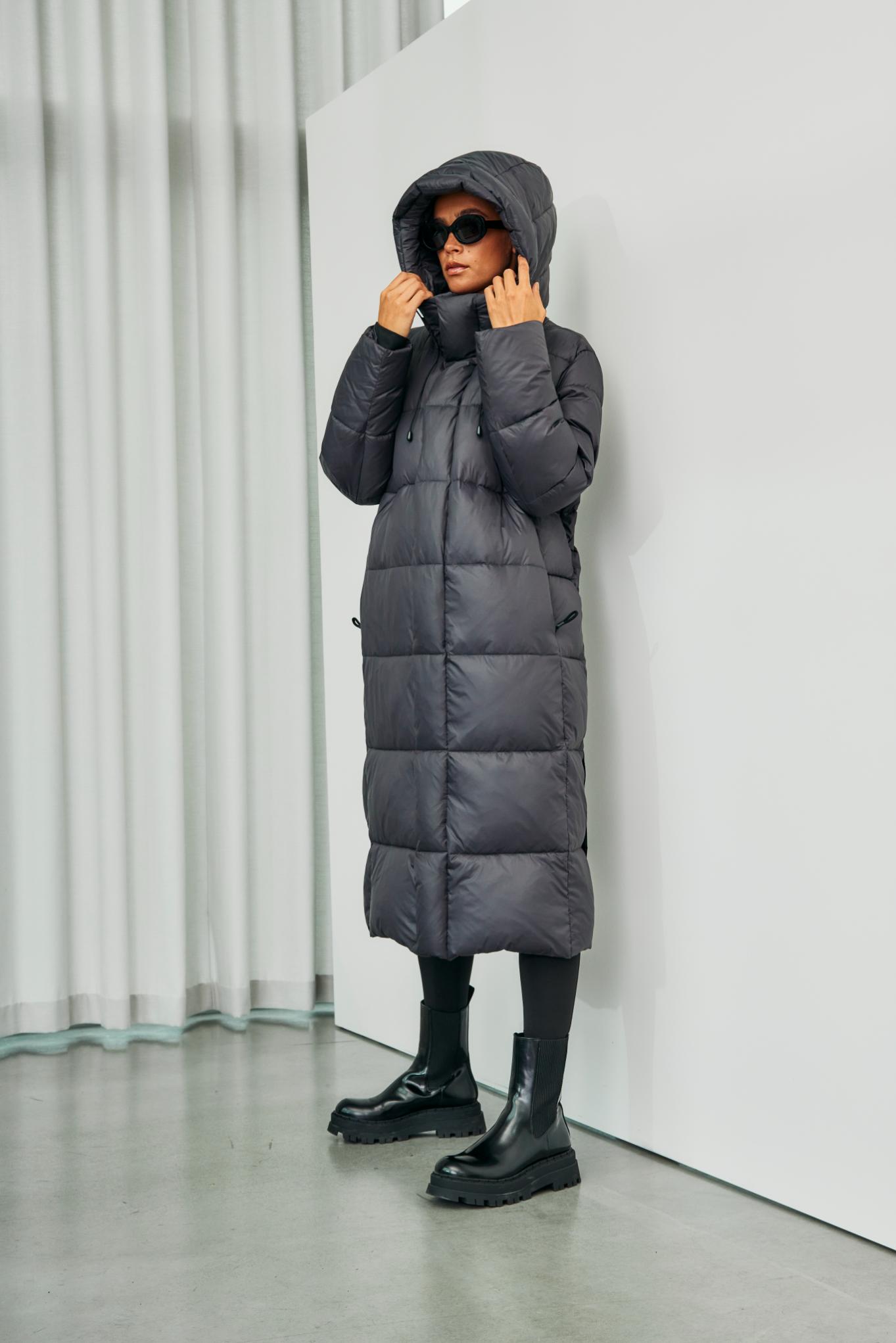 https://content.storeinfo.nl/applicatie/img/978/20251004163056_1779530_Wblpennydown20coattornadogrey63.jpg