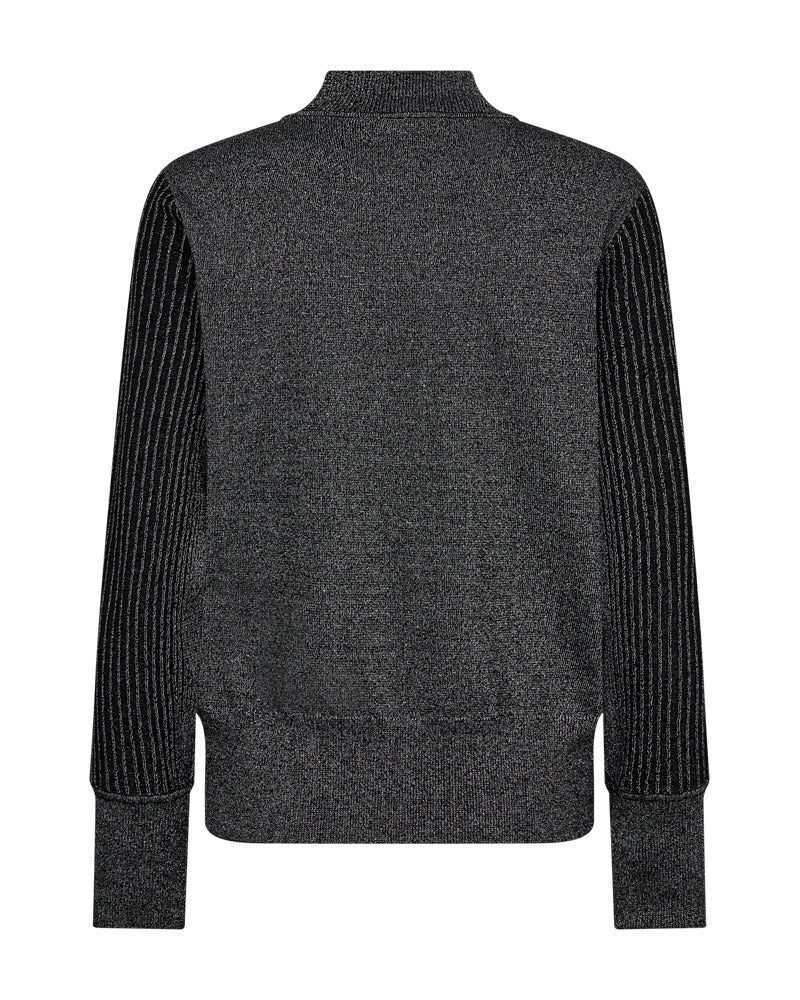 https://content.storeinfo.nl/applicatie/img/978/20251011144642_2795424_packshot22074399225Back1FQBISOLOPULLOVERBlackw.Silver.jpg