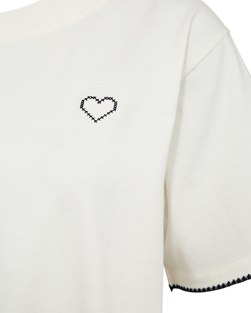 https://content.storeinfo.nl/applicatie/img/978/20260315162135_245618_packshot22075907102Details1FQSORANATEEStarOffwhitew.NavyBlazer.jpg