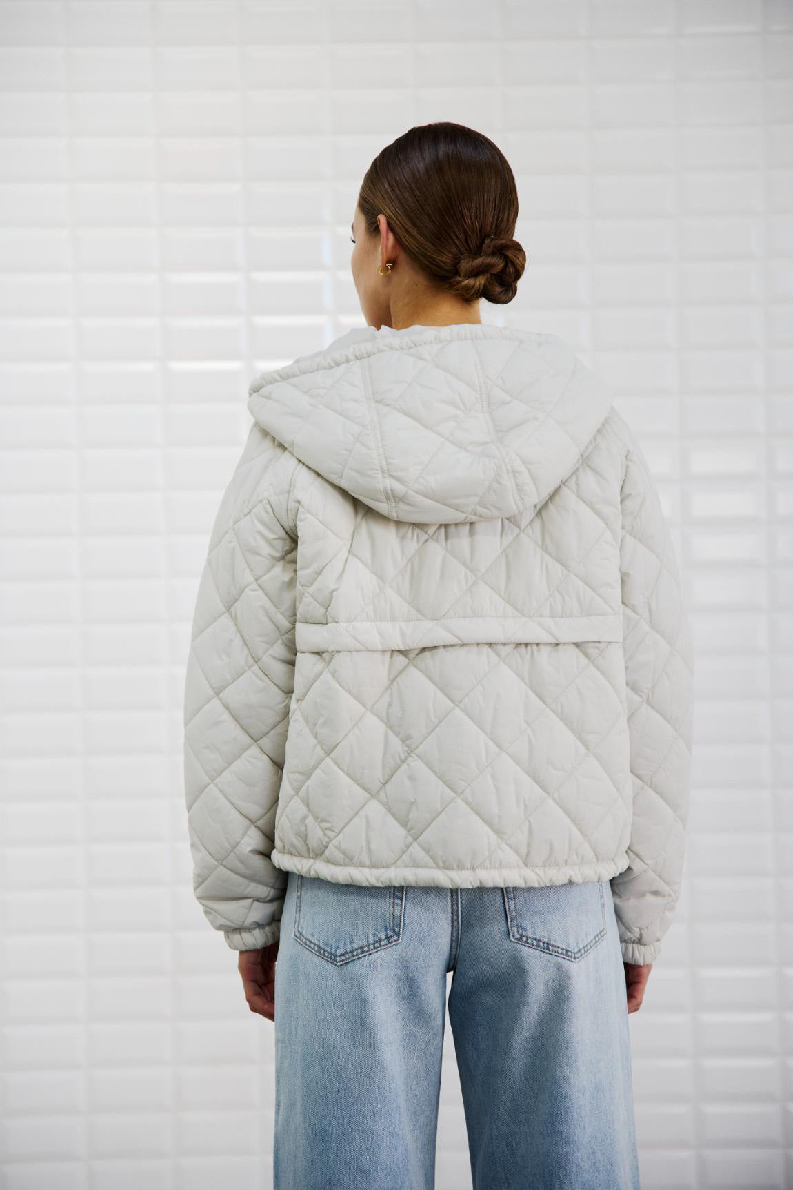 https://content.storeinfo.nl/applicatie/img/978/20260406135037_3344670_WblastridQuiltedJacketBirch00002.jpg