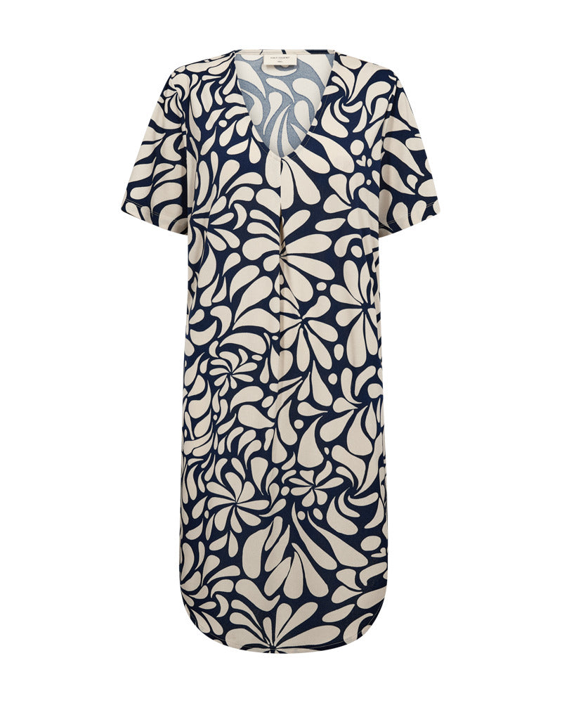 https://content.storeinfo.nl/applicatie/img/978/20260419132938_3273415_packshot22076777275Front1FQFLOIDRESSNavyBlazerw.Moonbeam.jpg