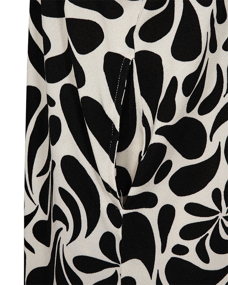 https://content.storeinfo.nl/applicatie/img/978/20260419133025_3276317_packshot22076779103Details1FQFLOIDRESSMoonbeamw.Black.jpg