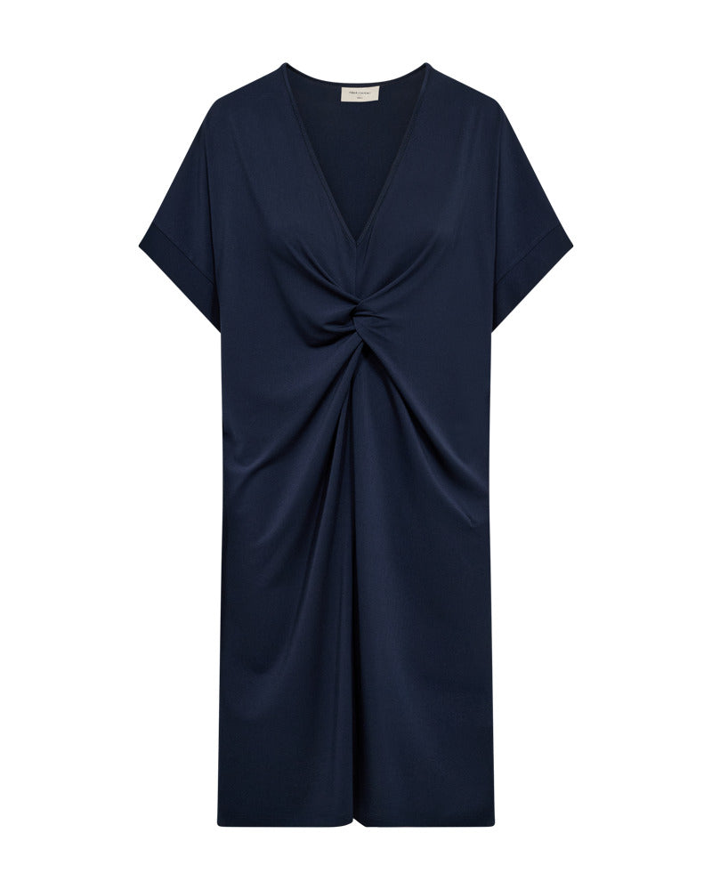 https://content.storeinfo.nl/applicatie/img/978/20260503162655_3850483_208316FQFLOIDRESSnavyblazerdonkerblauwFreequent1.jpg