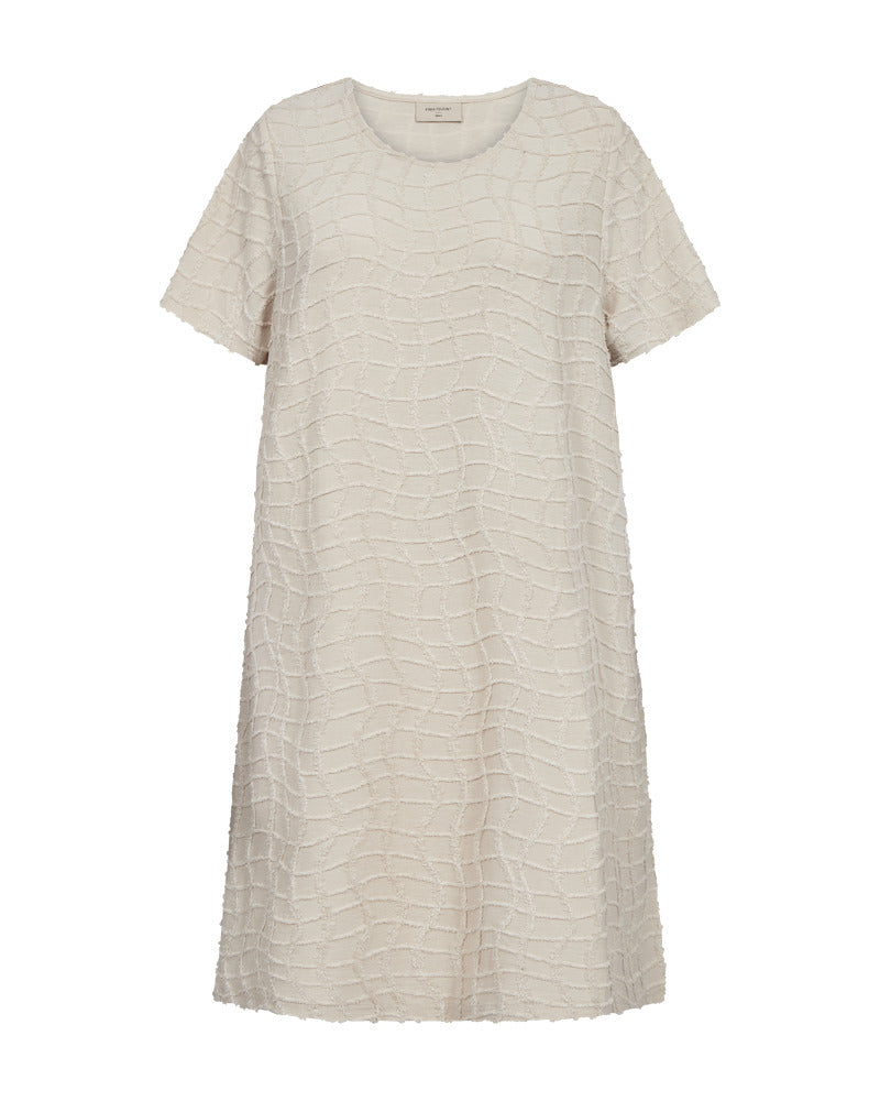 https://content.storeinfo.nl/applicatie/img/978/20260503163327_3861142_208162FQALFIDRESSMoonbeamBeigeecruFreequent1.jpg
